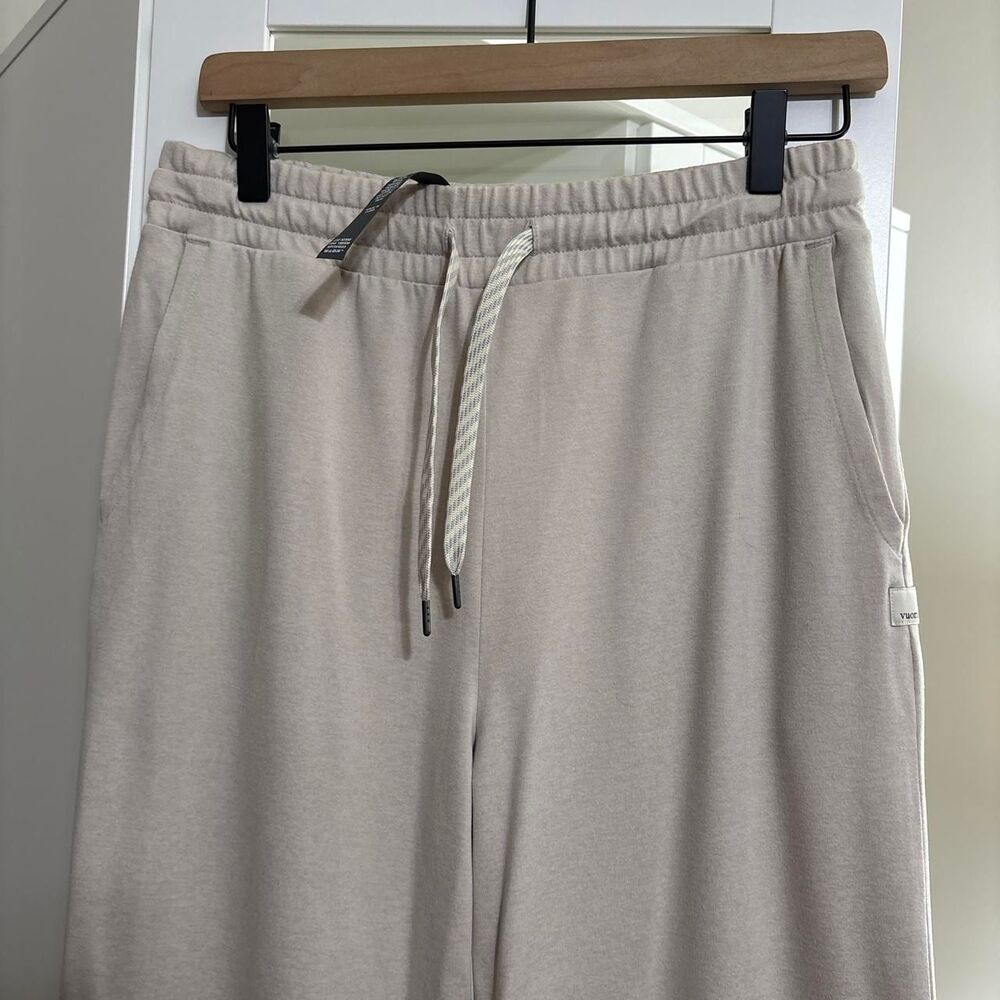 Vuori Essential Wideleg Pant in Ecru Heather size Small Regular Length - Picture 2 of 6